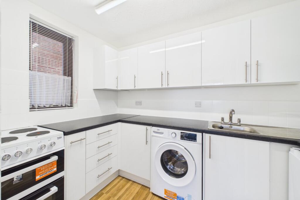 1 bed 1st Floor Flat for rent in Shinfield. From Prospect Estate Agency - Reading
