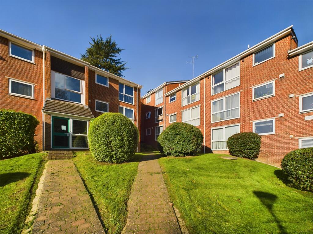 2 bed 1st Floor Flat for rent in Burghfield. From Prospect Estate Agency - Reading