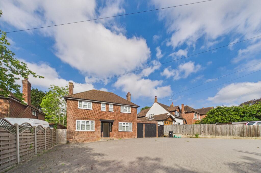 3 bed Detached for rent in Woodley. From Prospect Estate Agency - Reading