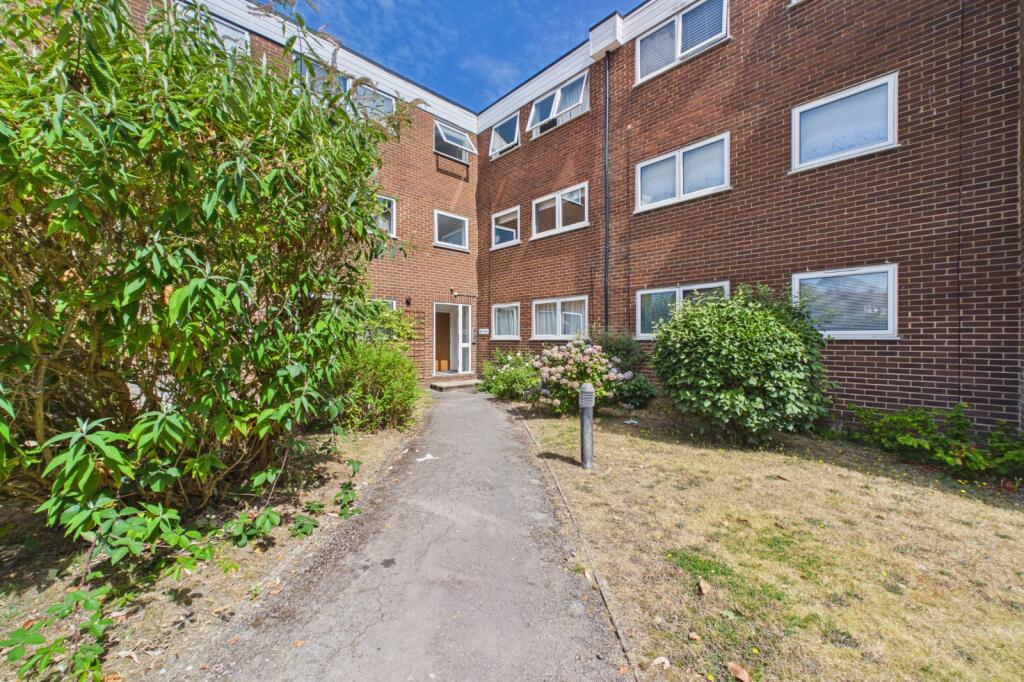 2 bed 1st Floor Flat for rent in Woodley. From Prospect Estate Agency - Reading