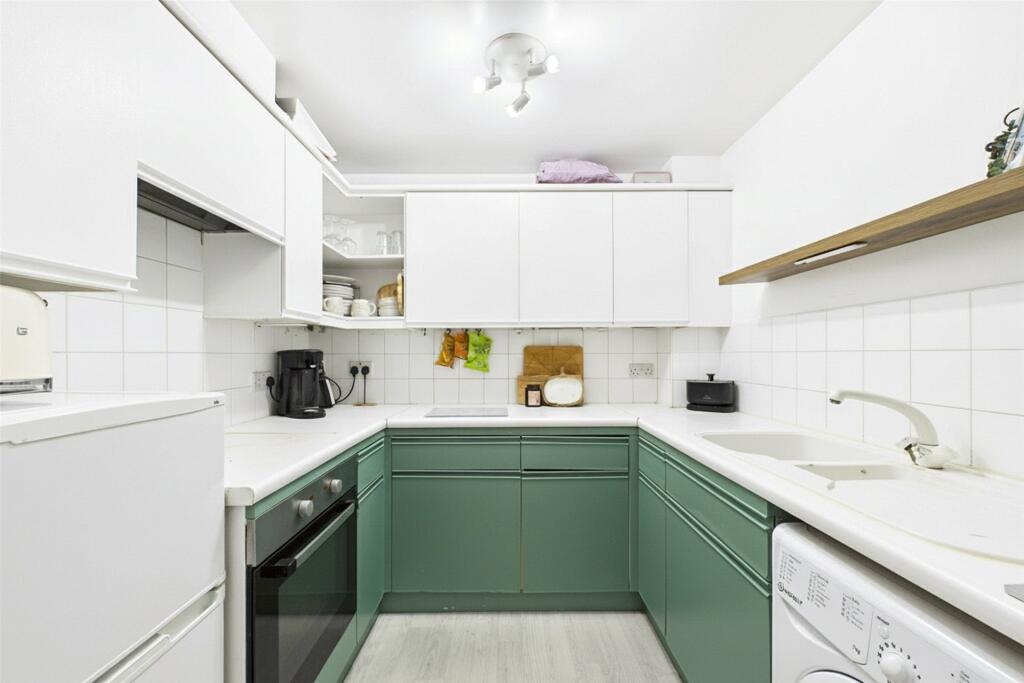 1 bed 1st Floor Flat for rent in Hitchambury. From Prospect Estate Agency - Maidenhead