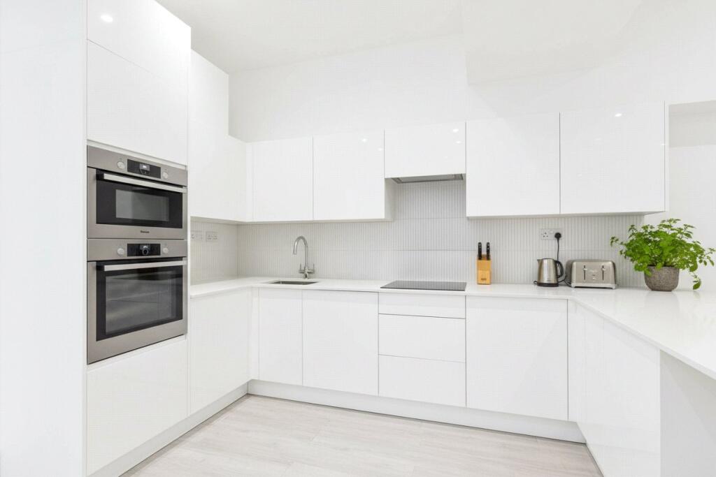 1 bed 1st Floor Flat for rent in . From Prospect Estate Agency - Maidenhead
