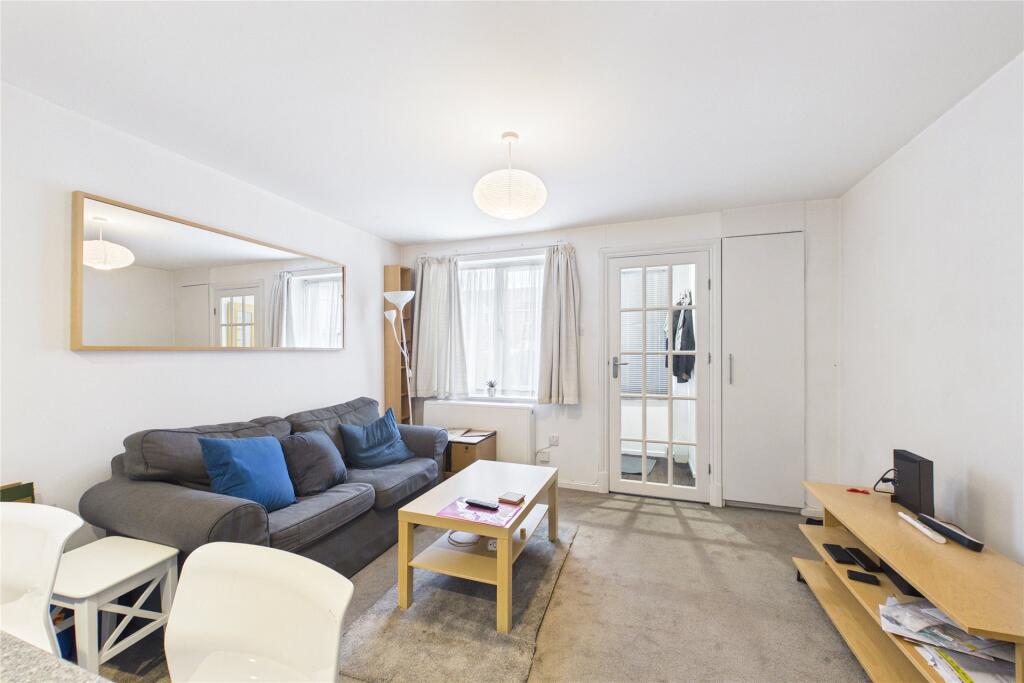 1 bed Mid Terraced House for rent in Datchet. From Prospect Estate Agency - Maidenhead