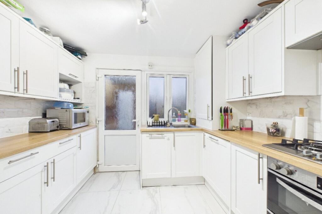 3 bed Mid Terraced House for rent in Maidenhead. From Prospect Estate Agency - Maidenhead