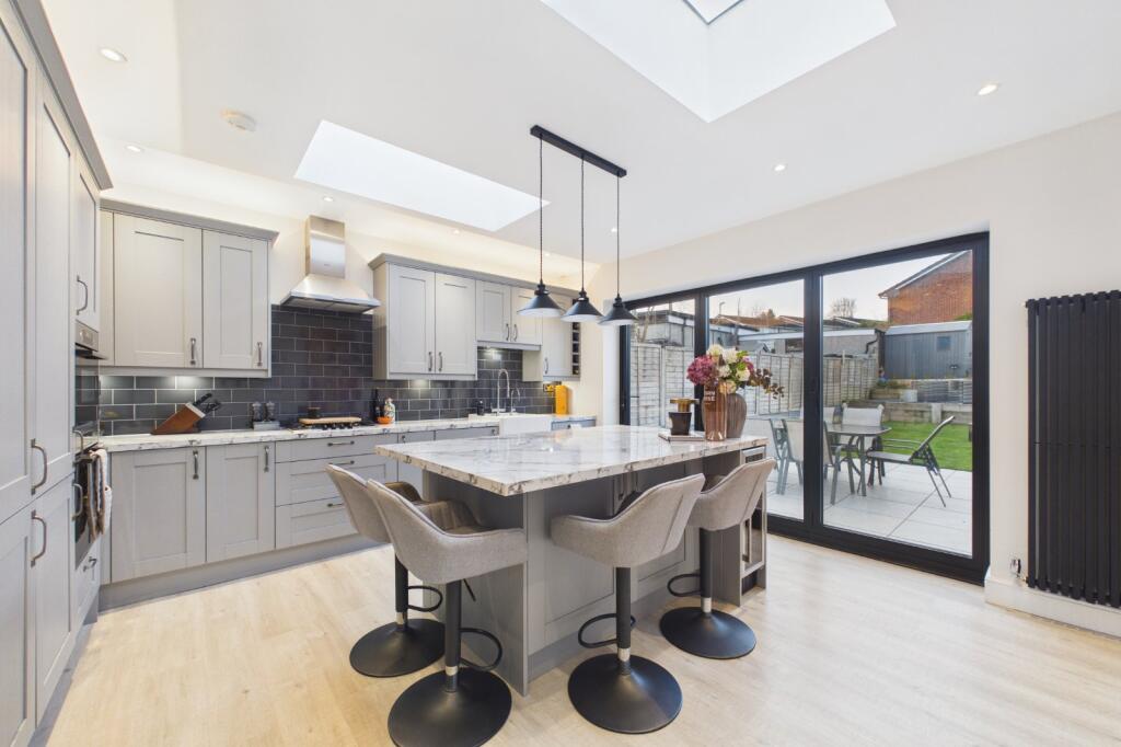 3 bed Mid Terraced House for rent in Maidenhead. From Prospect Estate Agency - Maidenhead