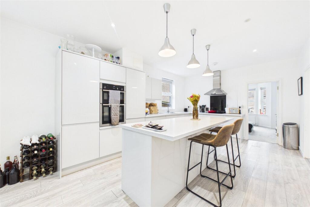 4 bed Semi Detached for rent in Maidenhead. From Prospect Estate Agency - Maidenhead 4 bed Semi Detached for rent in Maidenhead. From Prospect Estate Agency - Maidenhead