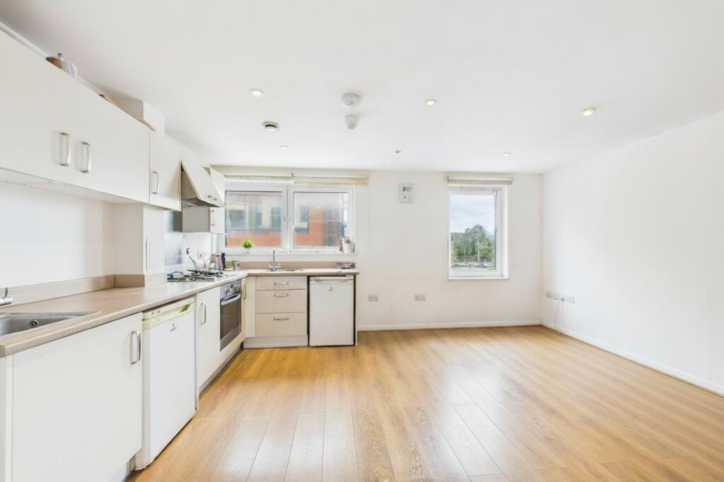 1 bed 1st Floor Flat for rent in Farnham Royal. From Prospect Estate Agency - Maidenhead