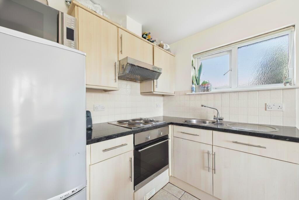 1 bed 1st Floor Flat for rent in Colnbrook. From Prospect Estate Agency - Maidenhead