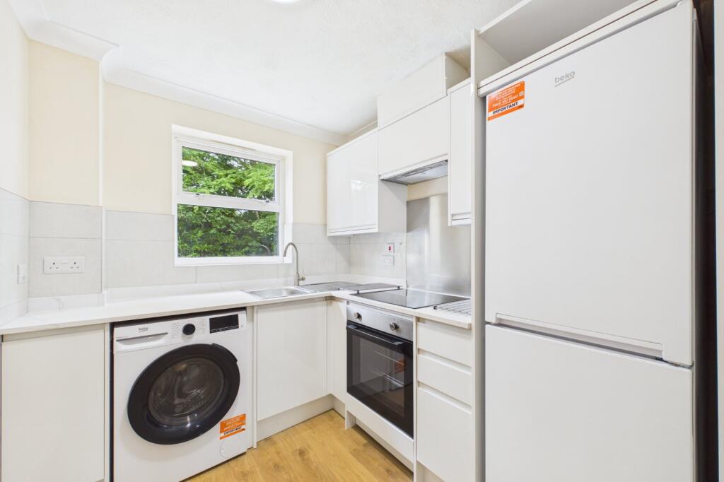 1 bed 1st Floor Flat for rent in Staines-upon-Thames. From Prospect Estate Agency - Maidenhead