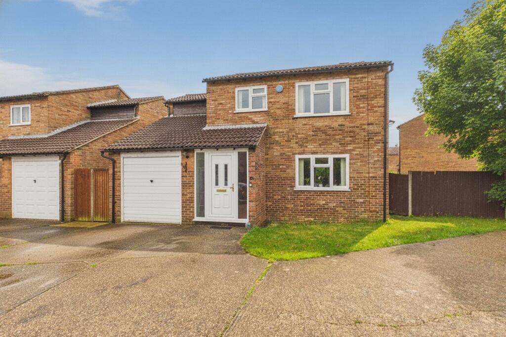 4 bed Detached for rent in Holyport. From Prospect Estate Agency - Maidenhead