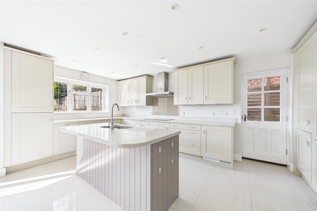 4 bed Semi Detached for rent in Maidenhead. From Prospect Estate Agency - Maidenhead 4 bed Semi Detached for rent in Maidenhead. From Prospect Estate Agency - Maidenhead