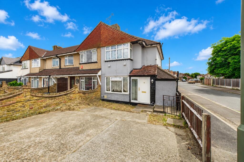 3 bed End of Terrace for rent in West Bedfont. From Prospect Estate Agency - Maidenhead