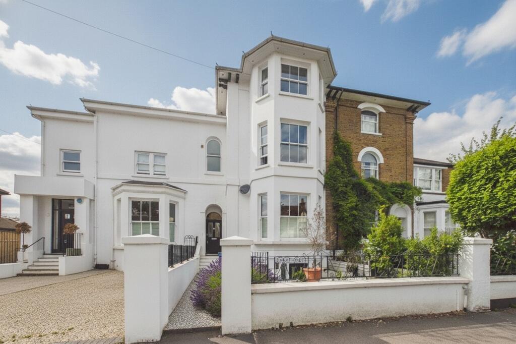 4 bed Detached for rent in Windsor. From Prospect Estate Agency - Maidenhead