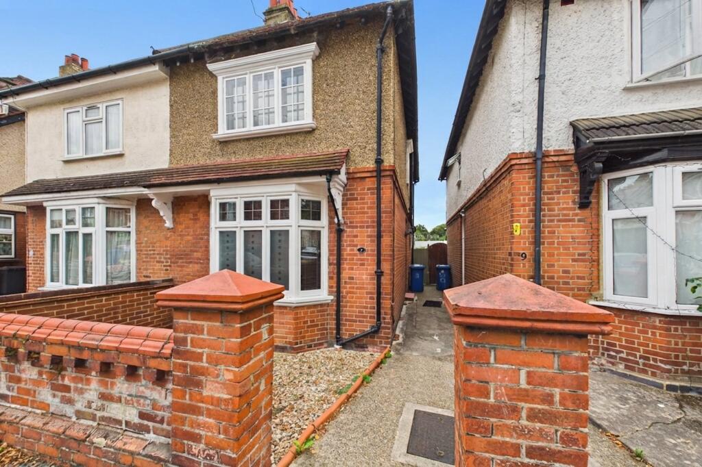 3 bed Semi Detached for rent in Maidenhead. From Prospect Estate Agency - Maidenhead 3 bed Semi Detached for rent in Maidenhead. From Prospect Estate Agency - Maidenhead