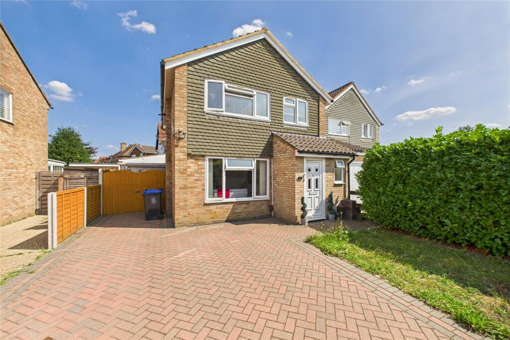3 bed Link detached for rent in Taplow. From Prospect Estate Agency - Maidenhead