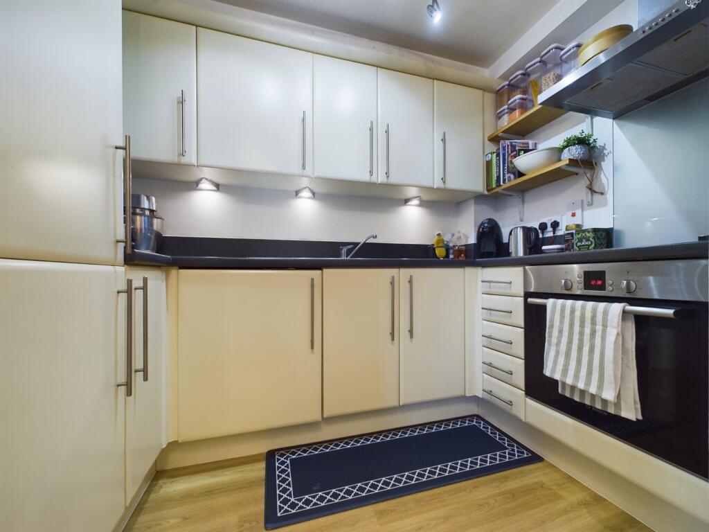 2 bed 1st Floor Flat for rent in Slough. From Prospect Estate Agency - Maidenhead