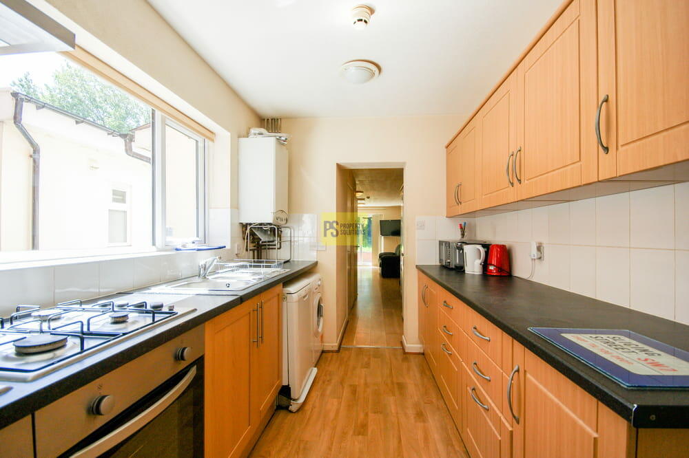 7 bed Mid Terraced House for rent in Birmingham. From Property Solutions - Birmingham