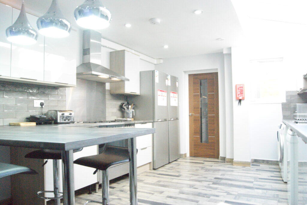 6 bed Mid Terraced House for rent in Birmingham. From Property Solutions - Birmingham