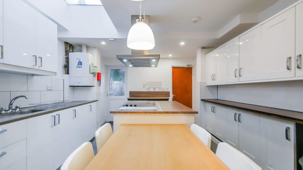 6 bed Mid Terraced House for rent in Birmingham. From Property Solutions - Birmingham 6 bed Mid Terraced House for rent in Birmingham. From Property Solutions - Birmingham