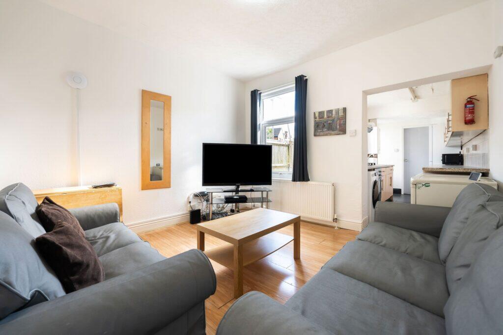 5 bed Mid Terraced House for rent in Birmingham. From Property Solutions - Birmingham