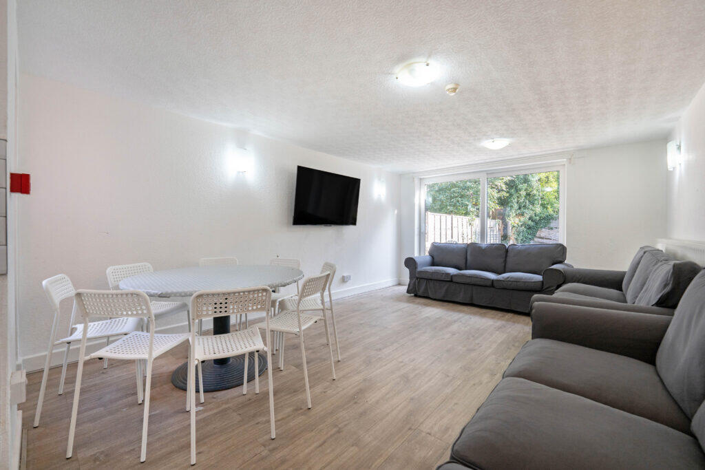 9 bed Mid Terraced House for rent in Birmingham. From Property Solutions - Birmingham