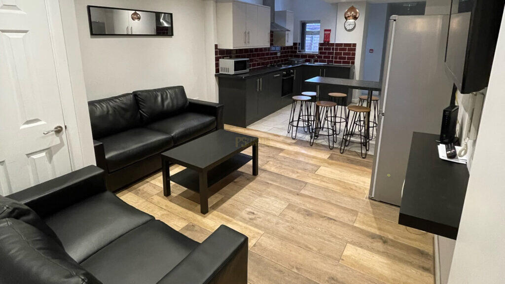 7 bed Mid Terraced House for rent in Birmingham. From Property Solutions - Birmingham