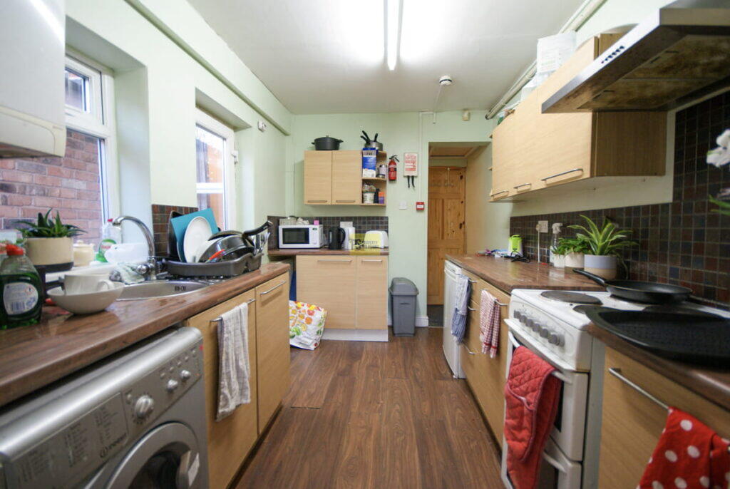 4 bed Mid Terraced House for rent in Birmingham. From Property Solutions - Birmingham