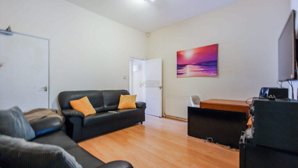 6 bed Mid Terraced House for rent in Birmingham. From Property Solutions - Birmingham