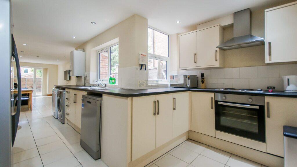 5 bed Mid Terraced House for rent in Birmingham. From Property Solutions - Birmingham 5 bed Mid Terraced House for rent in Birmingham. From Property Solutions - Birmingham