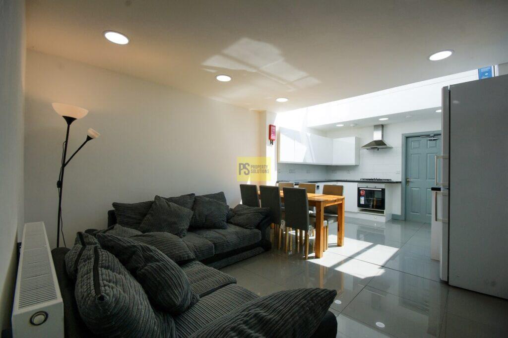 6 bed Mid Terraced House for rent in Birmingham. From Property Solutions - Birmingham
