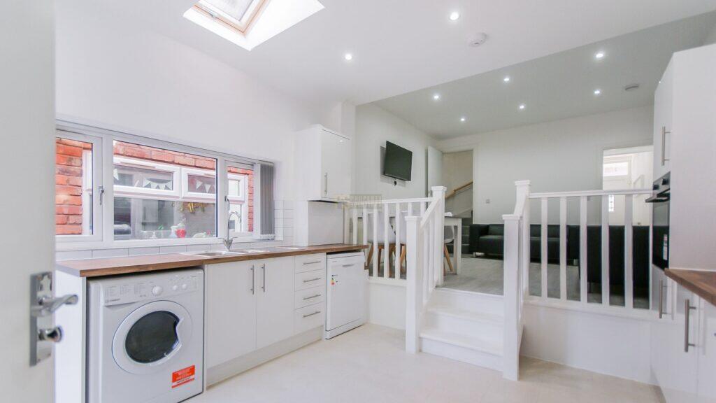 4 bed Mid Terraced House for rent in Birmingham. From Property Solutions - Birmingham