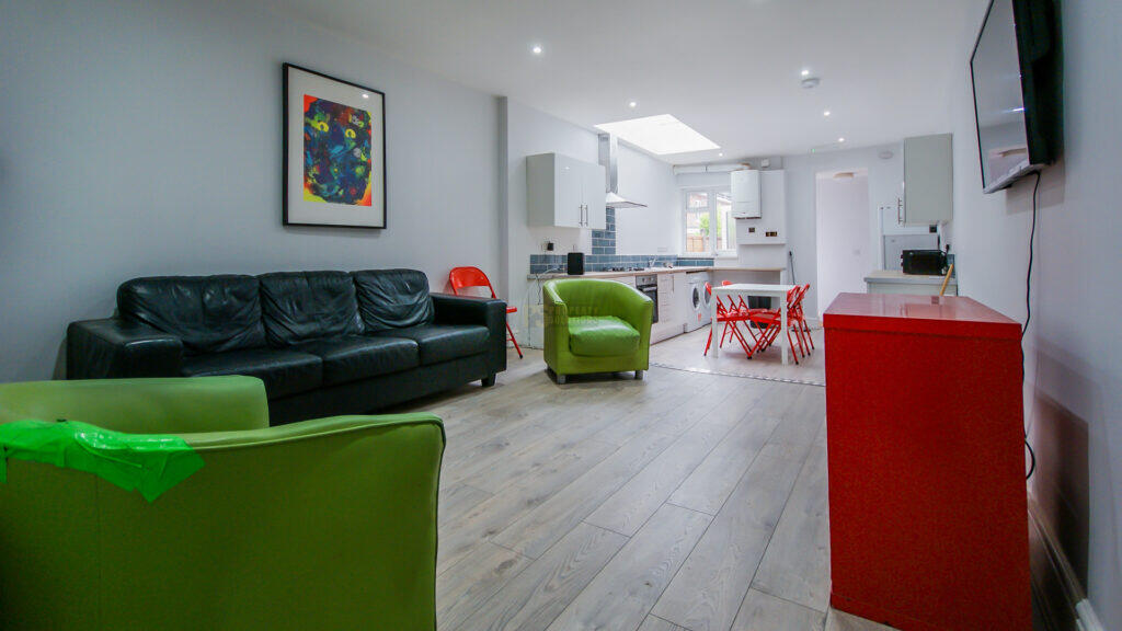 5 bed Mid Terraced House for rent in Birmingham. From Property Solutions - Birmingham