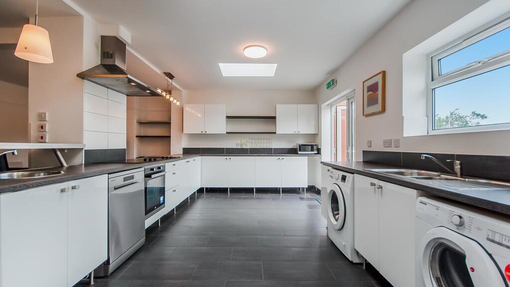 6 bed Mid Terraced House for rent in Birmingham. From Property Solutions - Birmingham