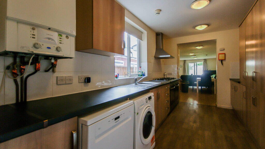 9 bed Mid Terraced House for rent in Birmingham. From Property Solutions - Birmingham 9 bed Mid Terraced House for rent in Birmingham. From Property Solutions - Birmingham