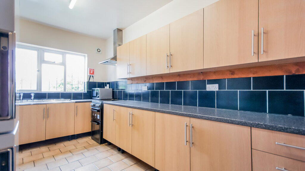 10 bed Mid Terraced House for rent in Birmingham. From Property Solutions - Birmingham