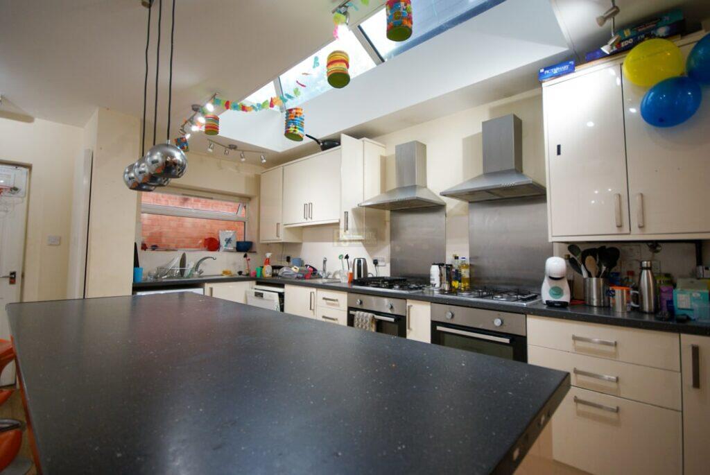 9 bed Mid Terraced House for rent in Birmingham. From Property Solutions - Birmingham