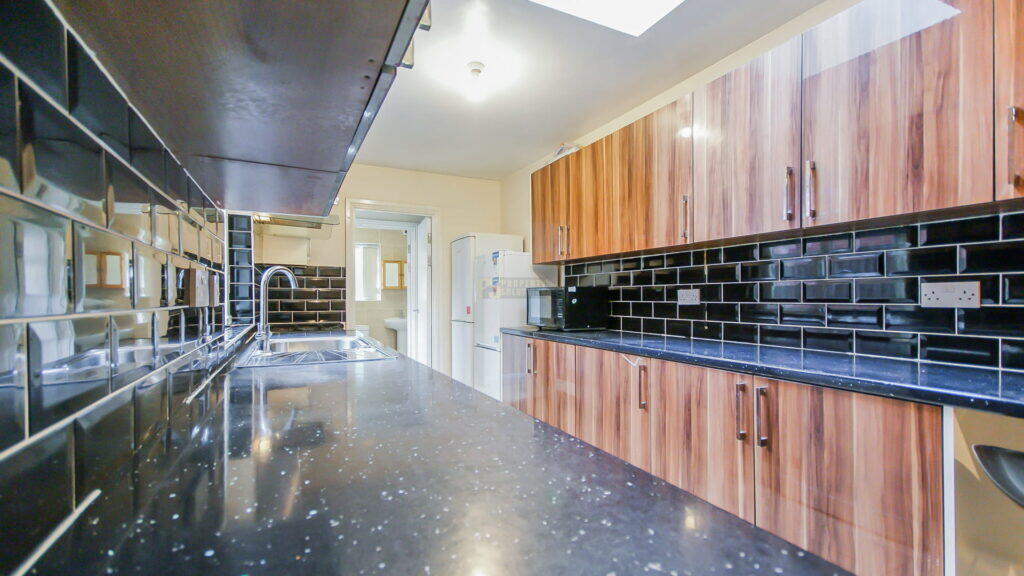 5 bed Mid Terraced House for rent in Birmingham. From Property Solutions - Birmingham