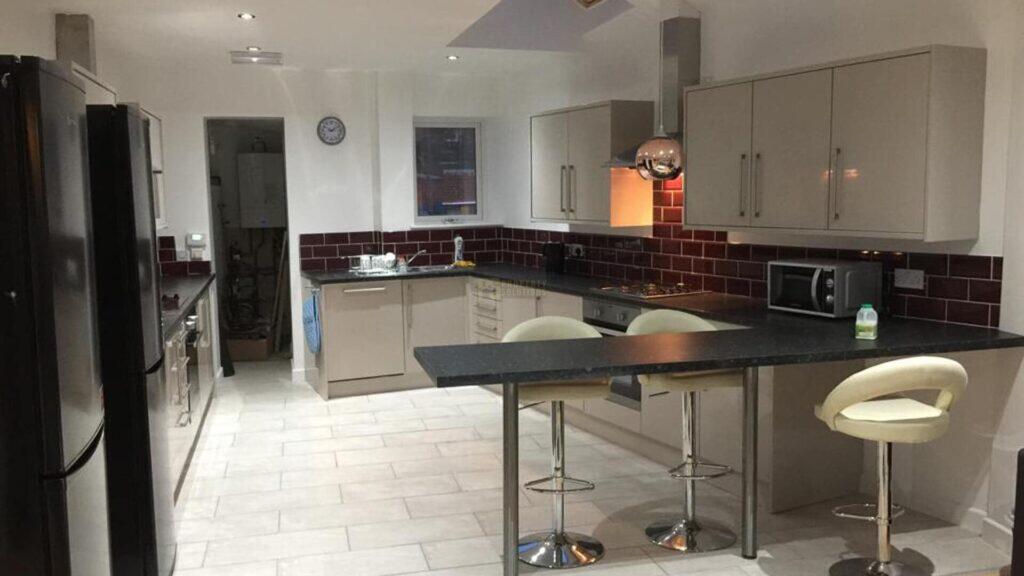 6 bed Mid Terraced House for rent in Birmingham. From Property Solutions - Birmingham