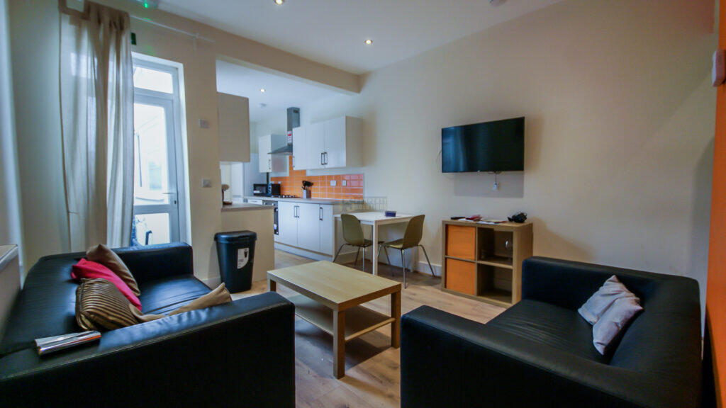 5 bed End of Terrace for rent in Birmingham. From Property Solutions - Birmingham