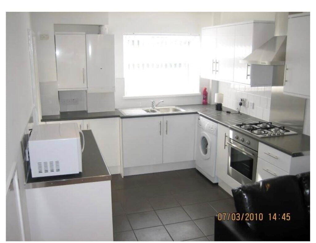 5 bed Mid Terraced House for rent in Birmingham. From Property Solutions - Birmingham