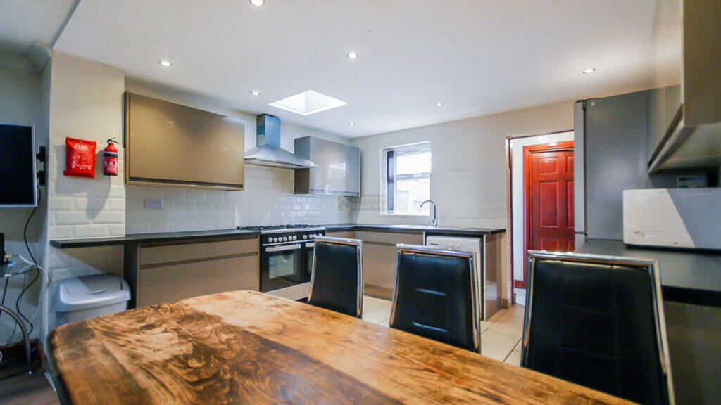 5 bed Mid Terraced House for rent in Birmingham. From Property Solutions - Birmingham