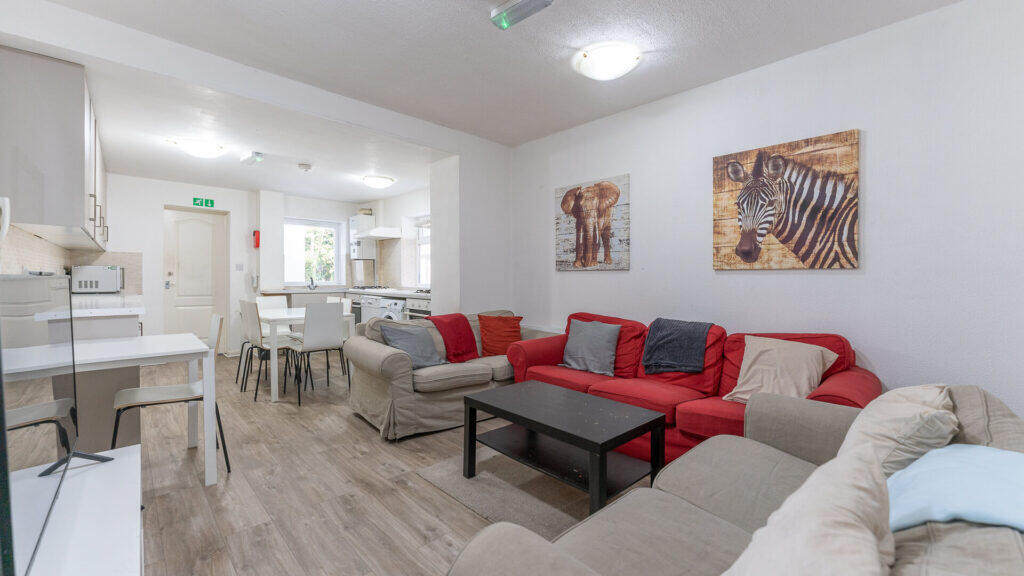 7 bed Mid Terraced House for rent in Birmingham. From Property Solutions - Birmingham