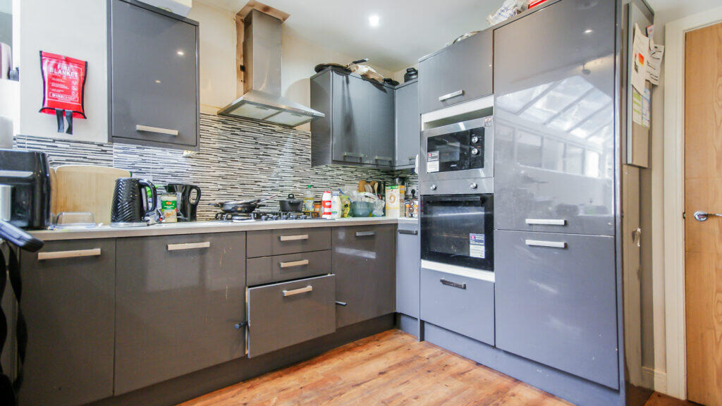 7 bed Mid Terraced House for rent in Birmingham. From Property Solutions - Birmingham