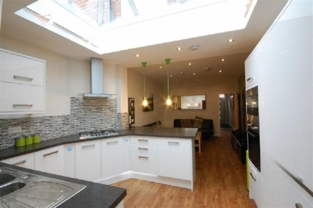 7 bed Mid Terraced House for rent in Birmingham. From Property Solutions - Birmingham