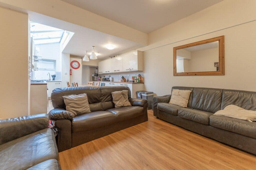 8 bed Mid Terraced House for rent in Birmingham. From Property Solutions - Birmingham