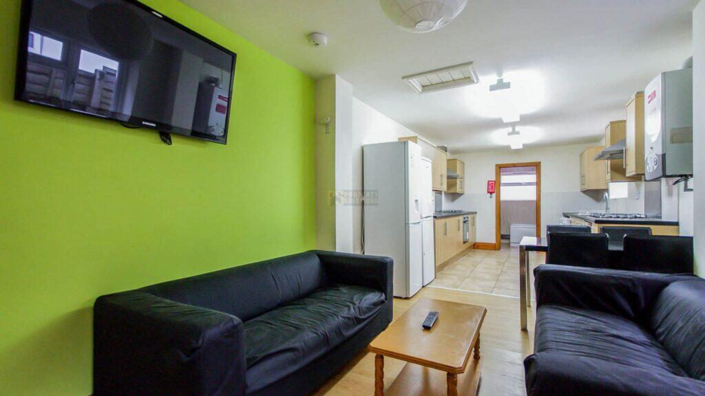 6 bed Mid Terraced House for rent in Birmingham. From Property Solutions - Birmingham