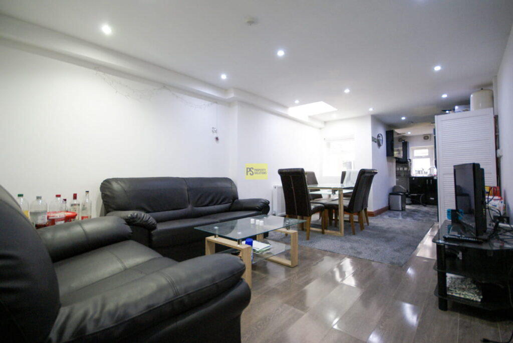 5 bed Mid Terraced House for rent in Birmingham. From Property Solutions - Birmingham