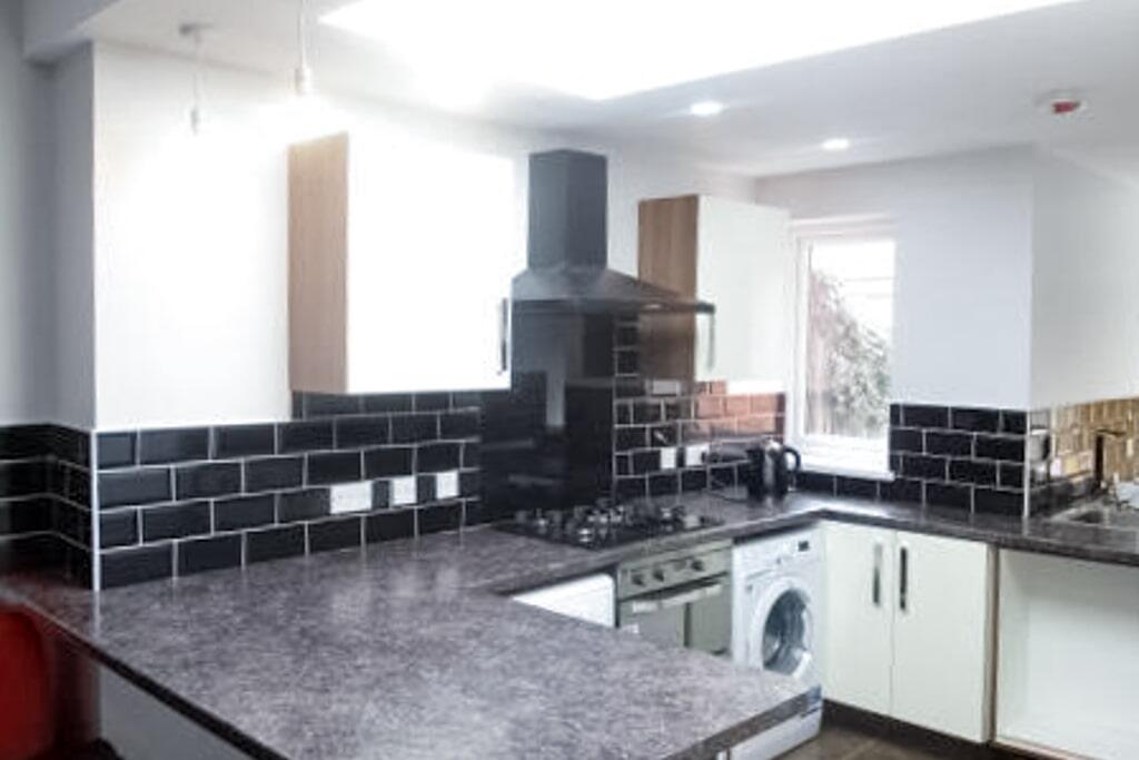 5 bed Mid Terraced House for rent in Birmingham. From Property Solutions - Birmingham