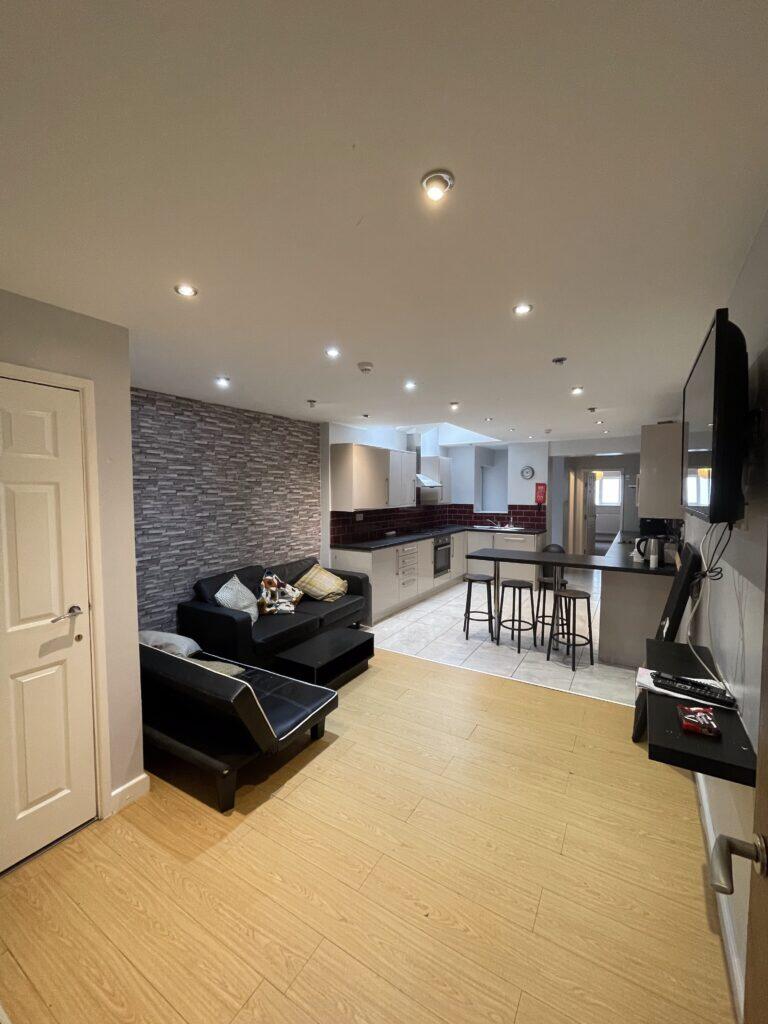 7 bed Mid Terraced House for rent in Birmingham. From Property Solutions - Birmingham