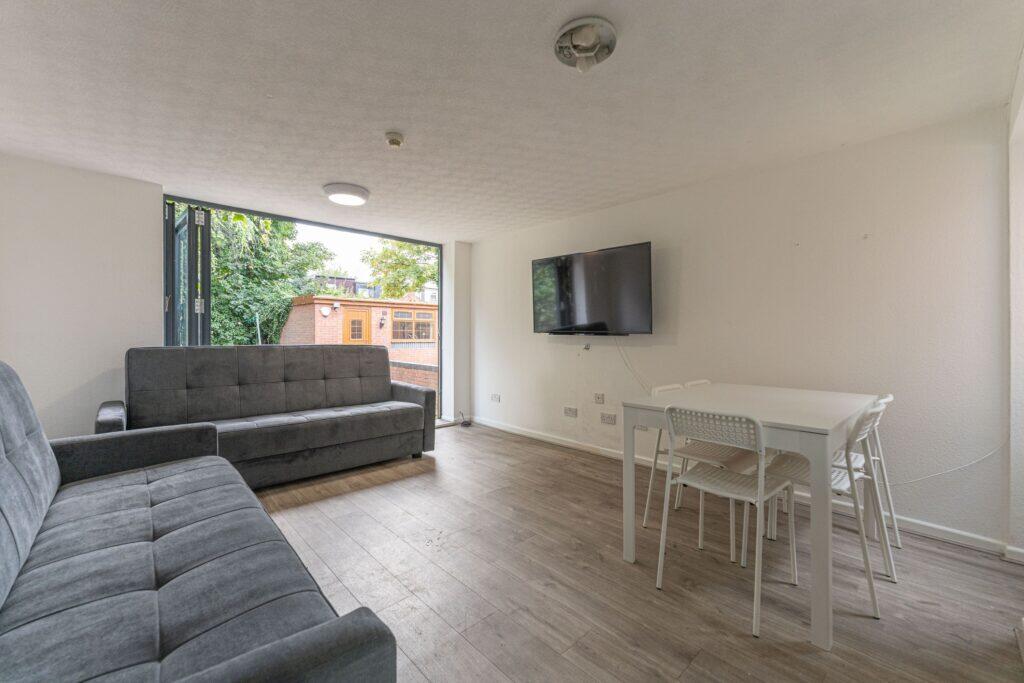 7 bed Mid Terraced House for rent in Birmingham. From Property Solutions - Birmingham